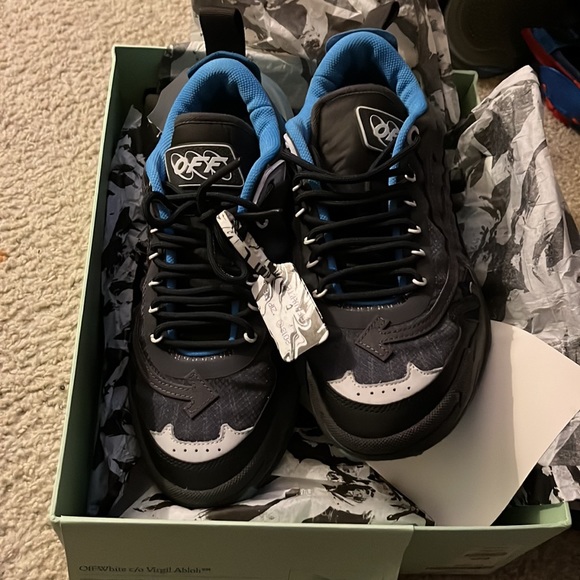 Off-White c/o Virgil Abloh™ - Picture 5 of 5